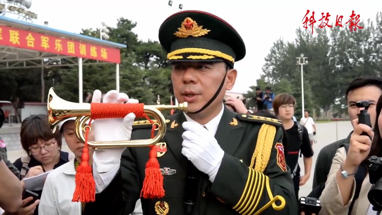 [图]【联合军乐团】集体采访：军号介绍及分列式进行曲演奏