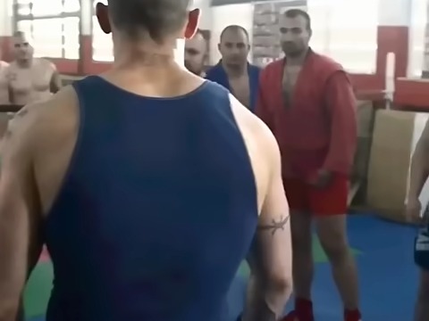 尤里·博伊卡强力旋转踢