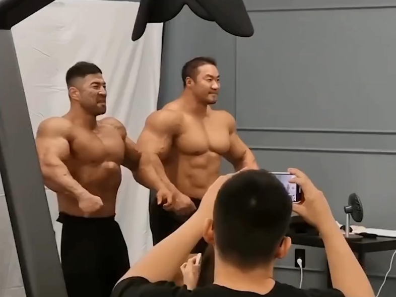 李承哲这肚子怎么这么大
