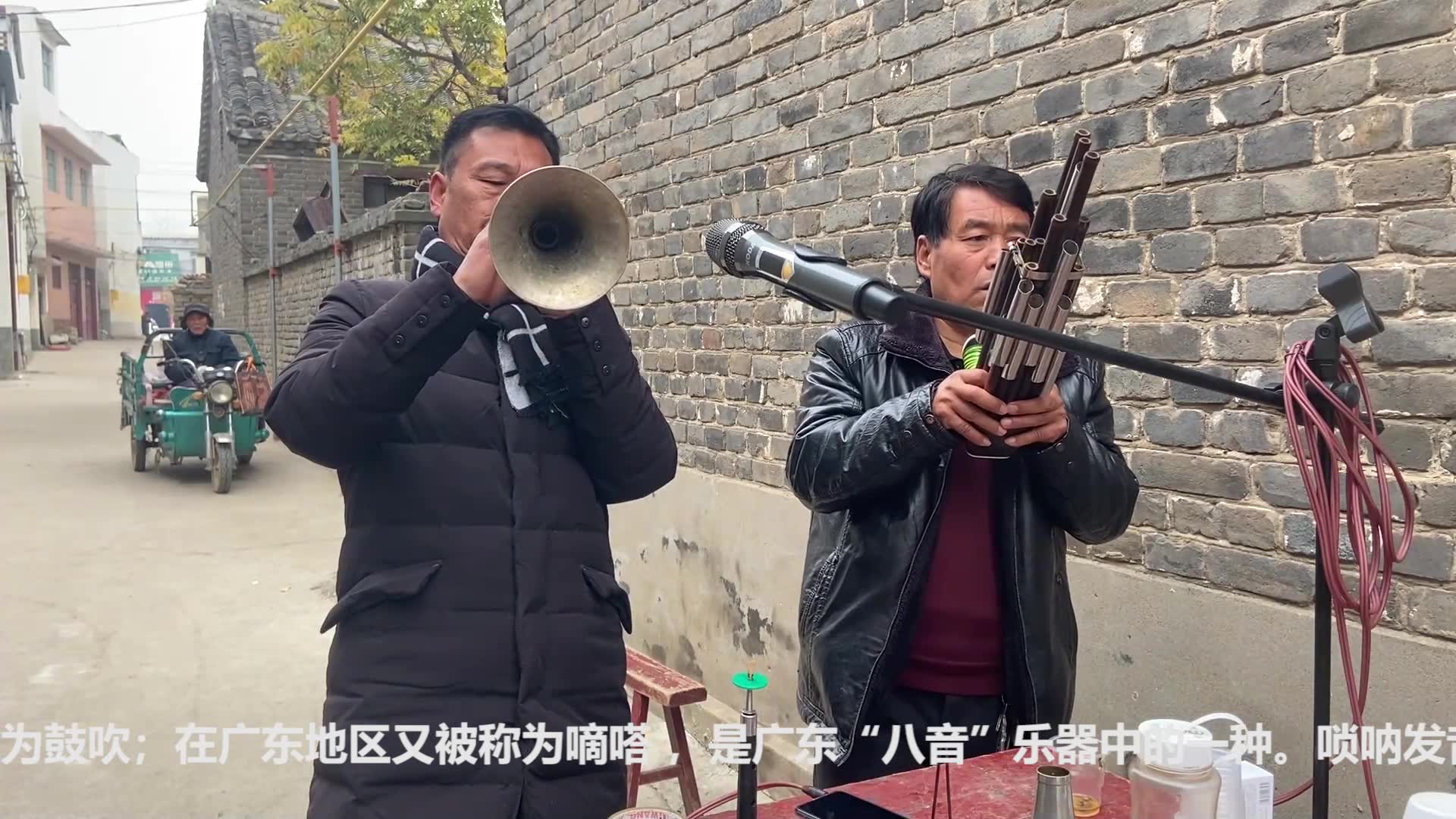 唢呐高手演奏歌曲《站台》,经典歌曲,吹出来更好听,循环播放中