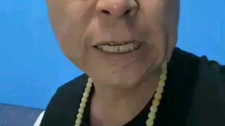 敢不敢跟我比划比划,让你见识见识什么叫黑手