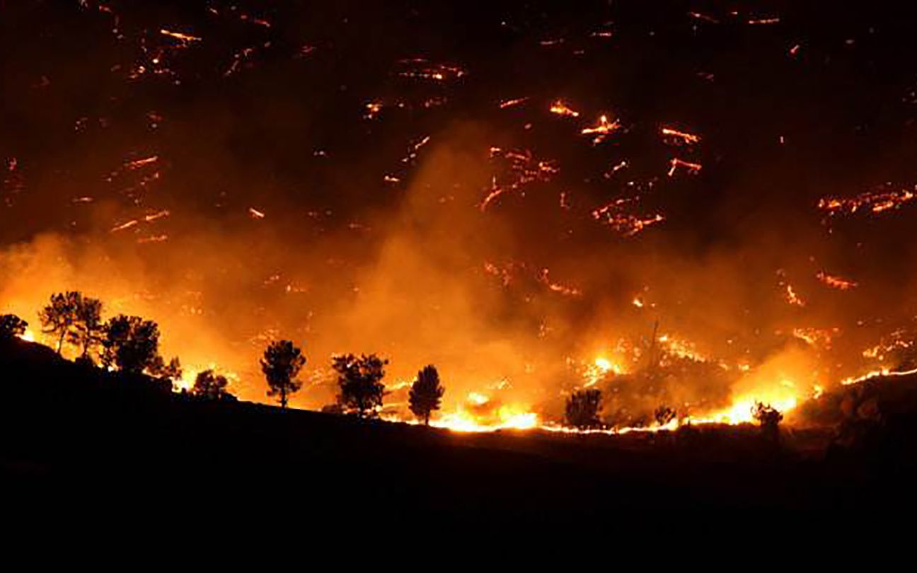 以前曾出动6万军警灭山火 为何凉山火灾不能 风向如何引发爆燃