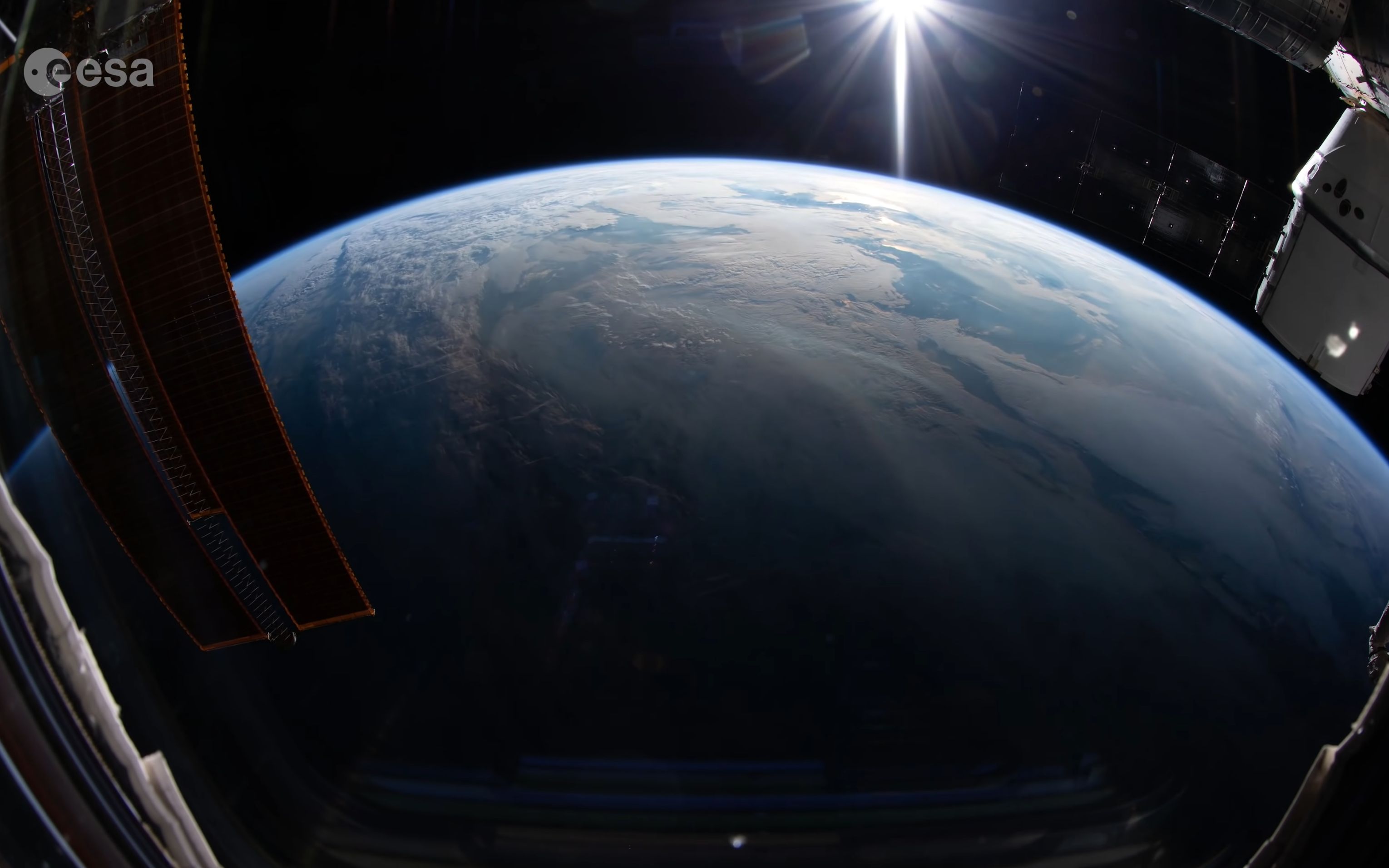 欧空局宇航员从太空拍摄的华丽日出