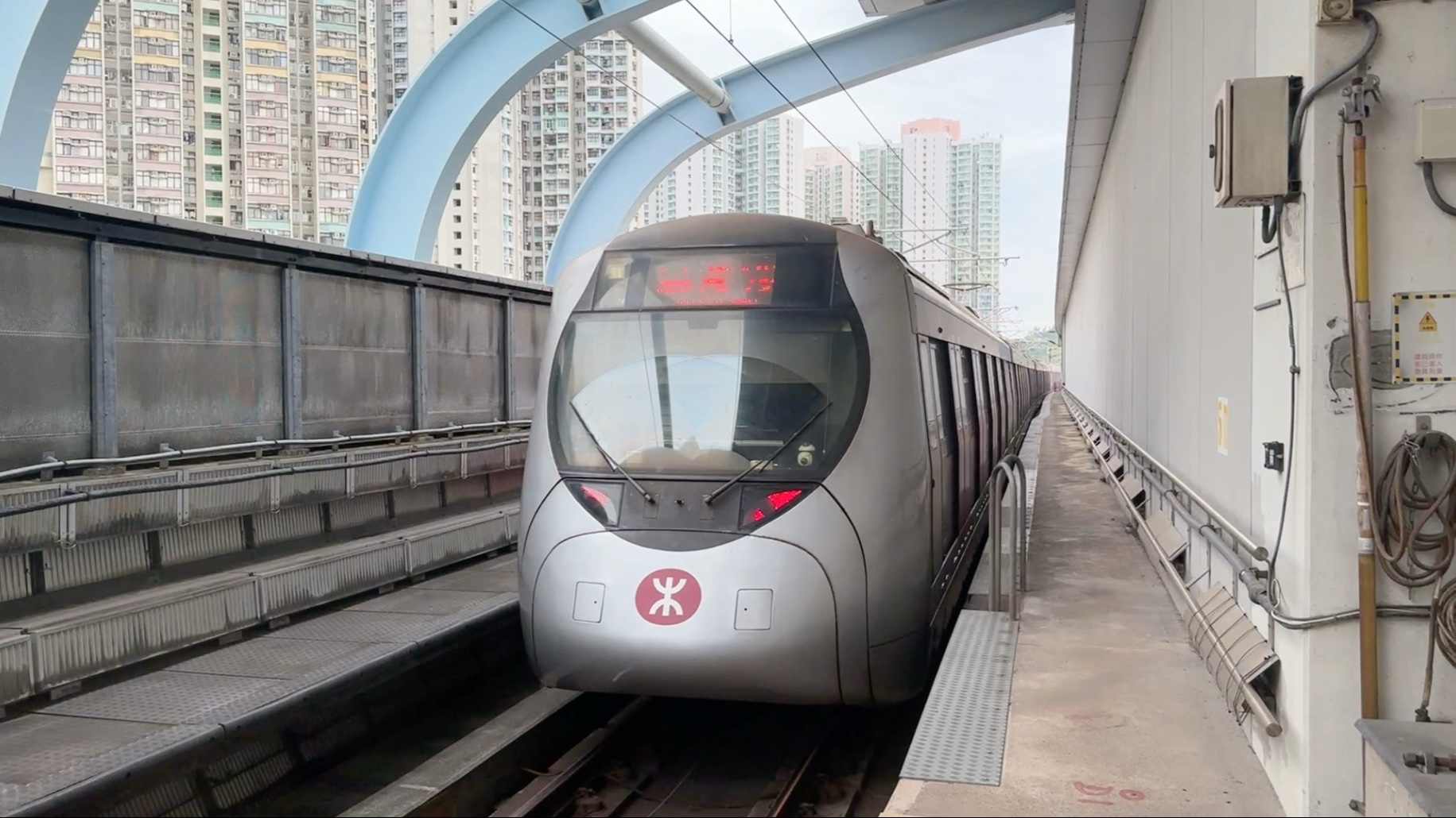 屯马线千九sp1900列车天水围站出站