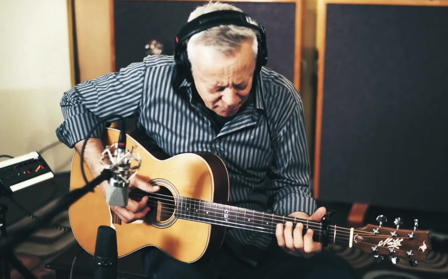 [图]弹吉他六十年 汤神所有的柔情都融化在音符里了 Tommy Emmanuel - Stay Close To Me