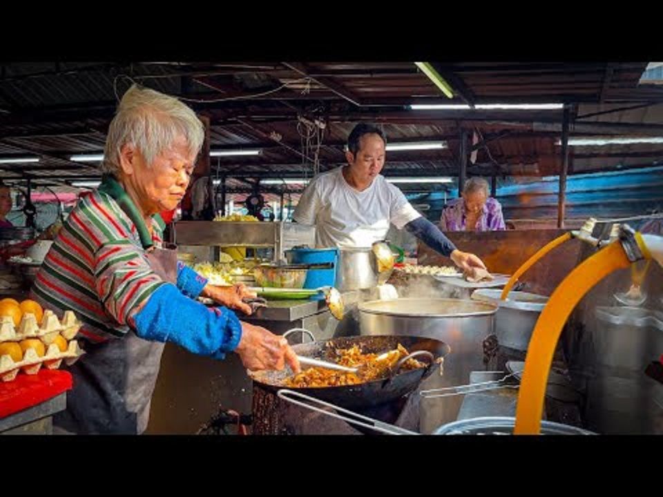 五十七年历史的巴生炒面摊,一位八十六岁的厨师在这里延续传统马来西亚街头美食哔哩哔哩bilibili