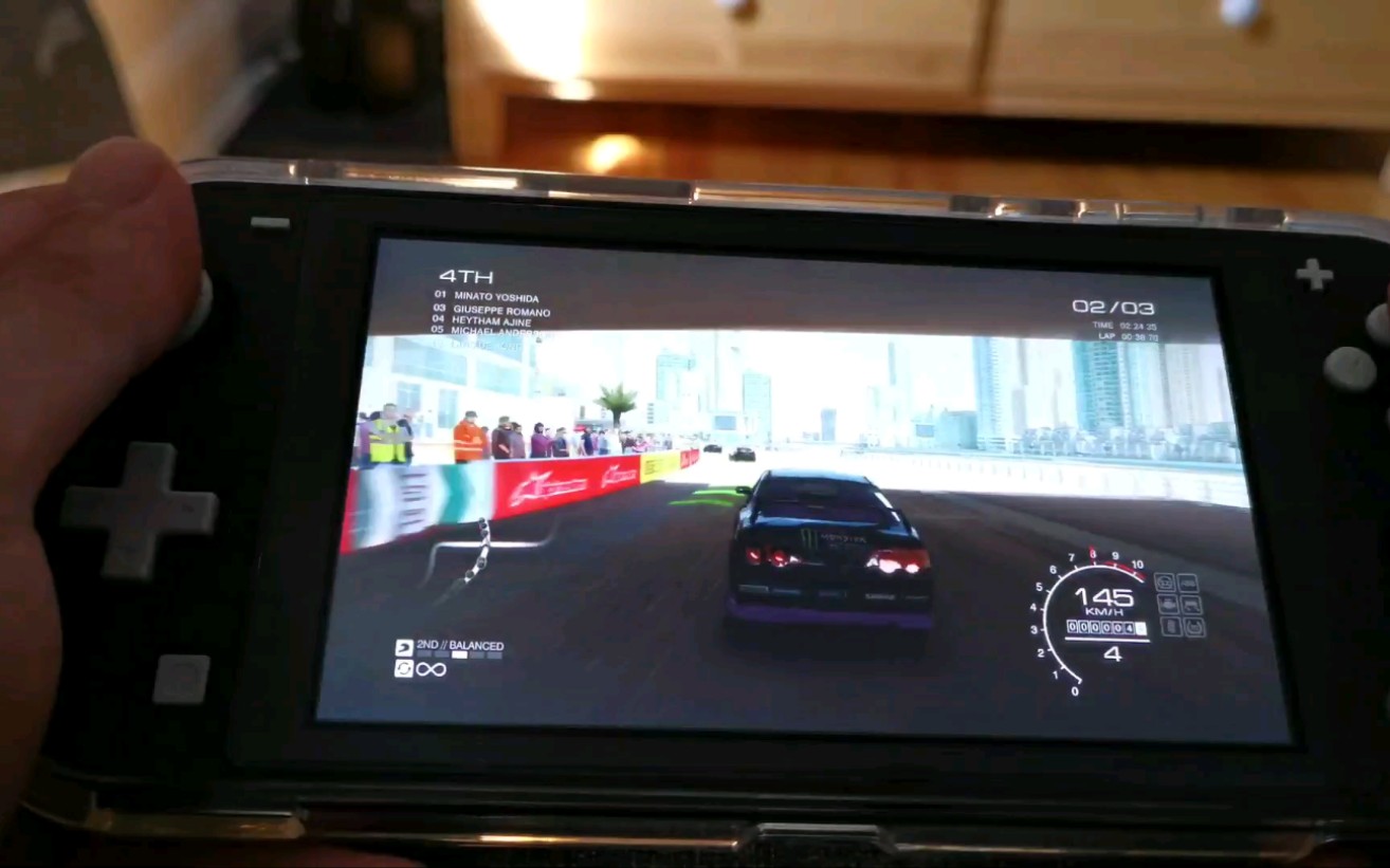 [图]目前掌机画面最好的赛车游戏？Switch Lite玩GRID《超级房车赛：赛车运动》屏摄