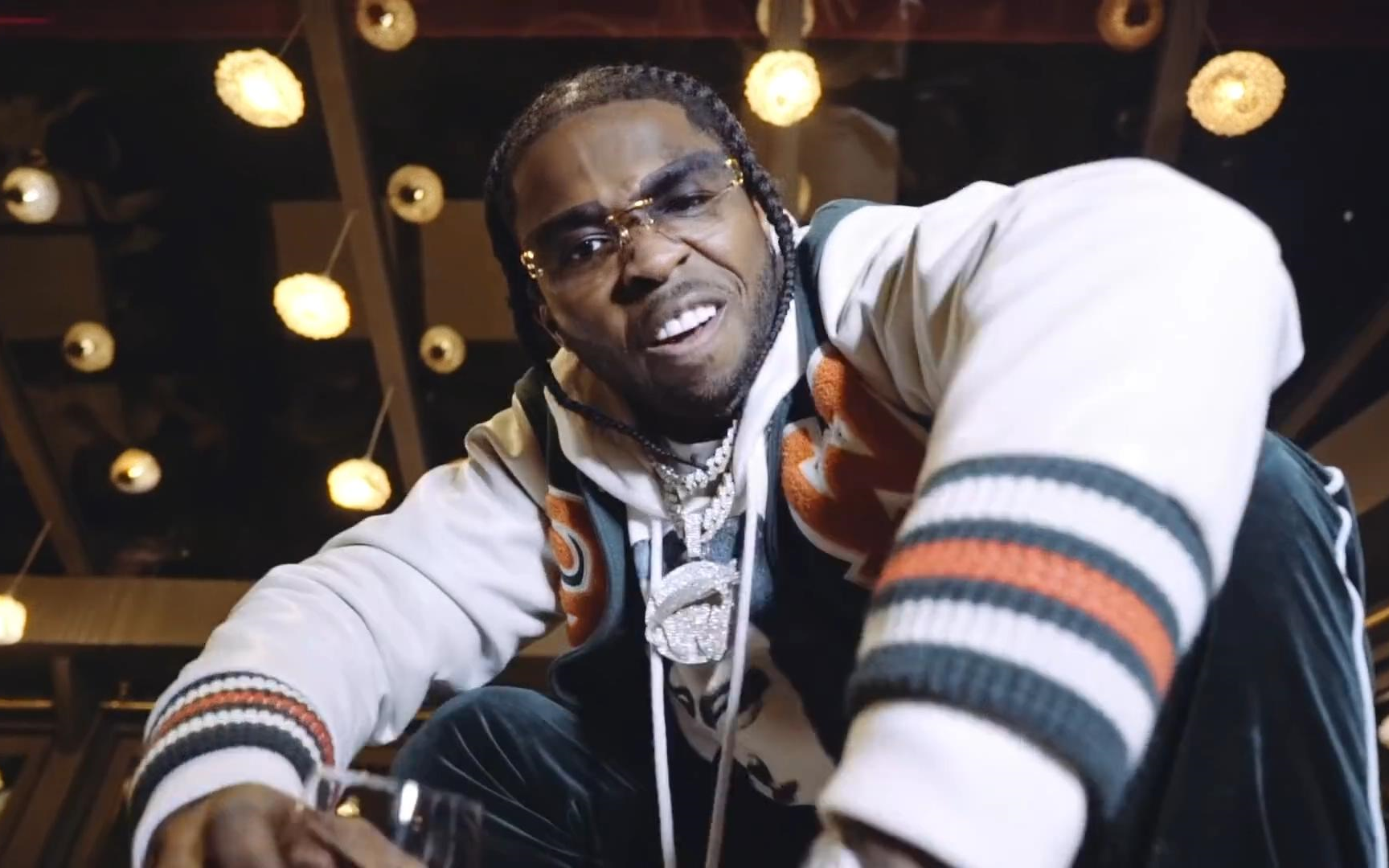 【欧美嘻哈新歌速递】pop smoke - shake the room ft. quavo(官方mv)