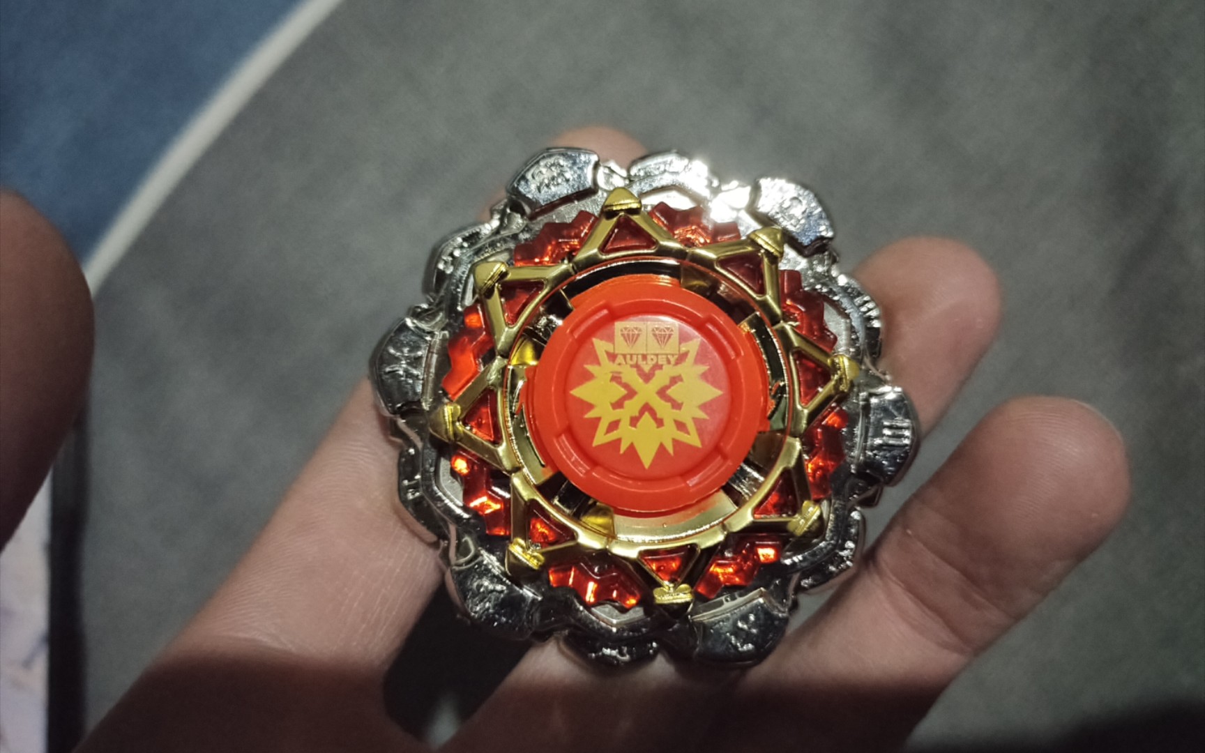 再版的混元光盾和初版有什么区别呢没有调查问卷和绝密档案不不不最大