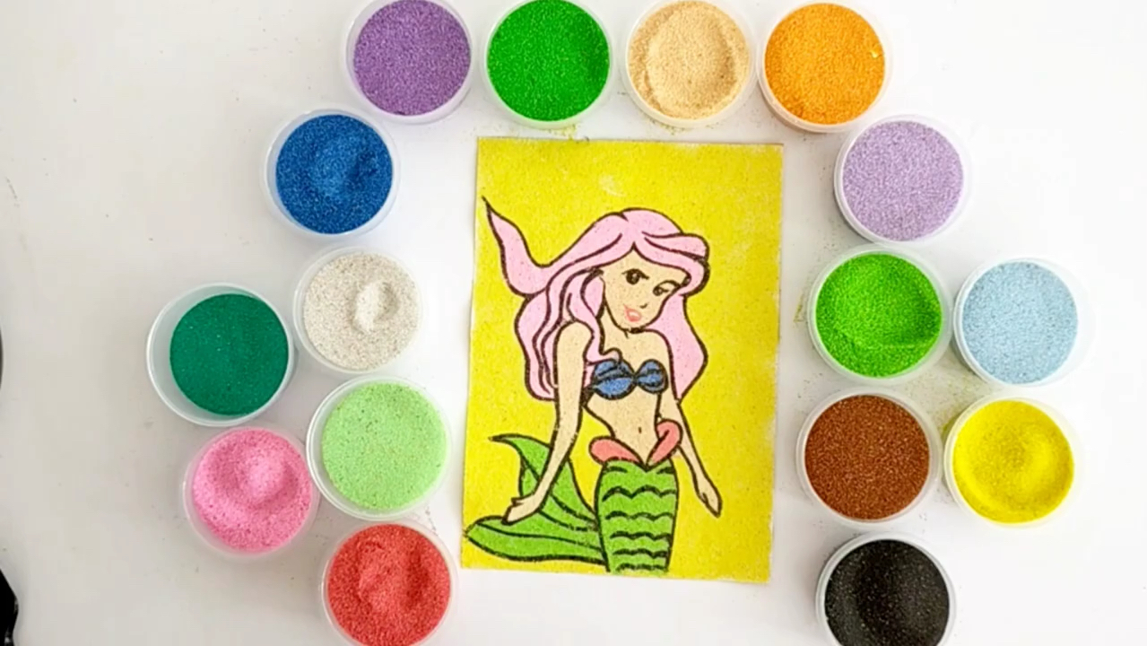 用彩色沙子给漂亮的美人鱼上色吧,儿童手工沙画真好玩