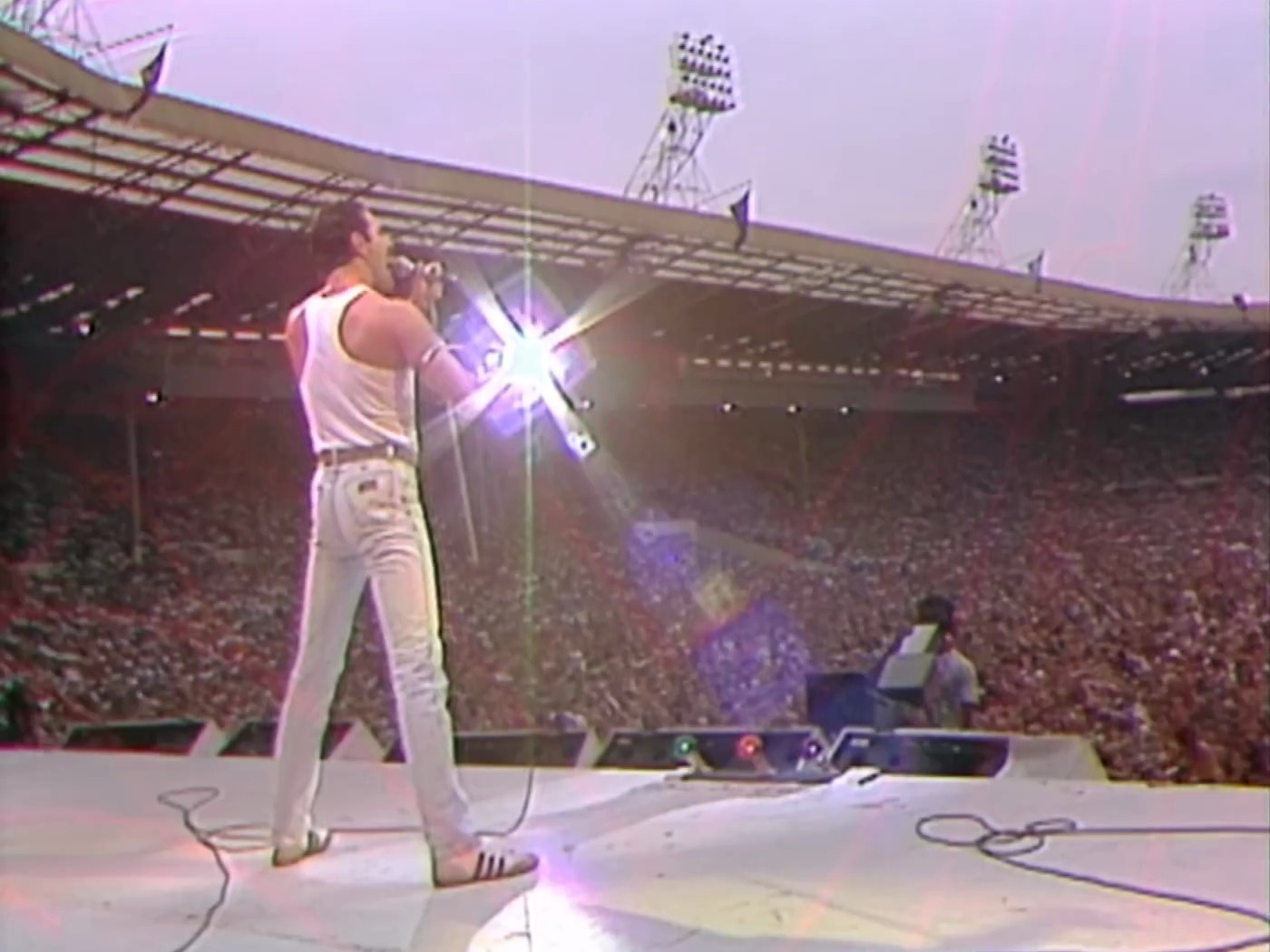 1080p_queen - radio ga ga (live aid 1985)
