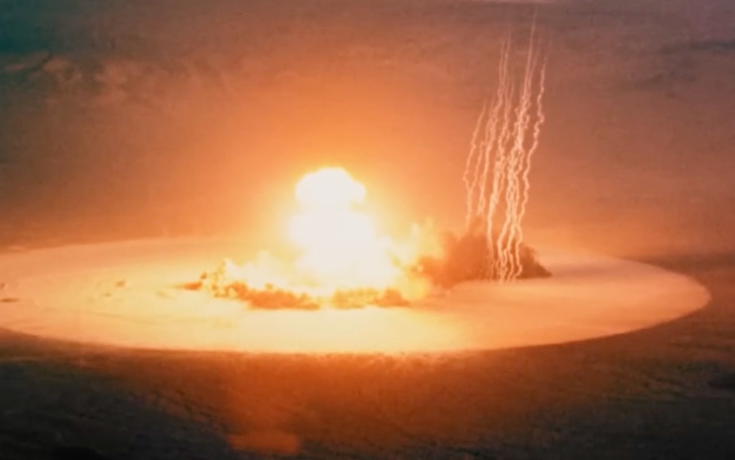 【生肉】诺兰《奥本海默》真核弹爆炸拍摄现场