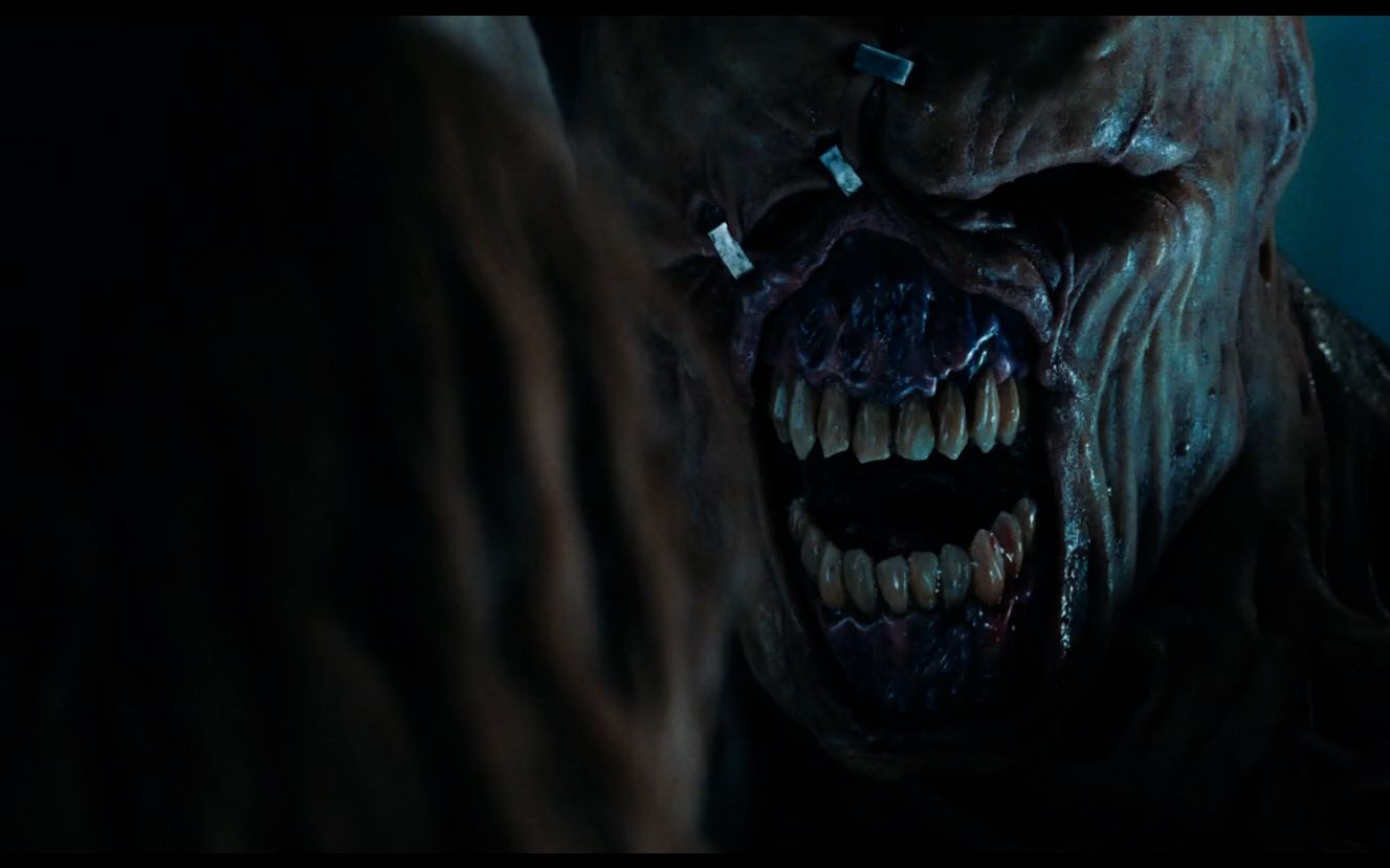 生化危机2:最终boss竟是人类改造怪物,爱丽丝与之徒手展开博弈!