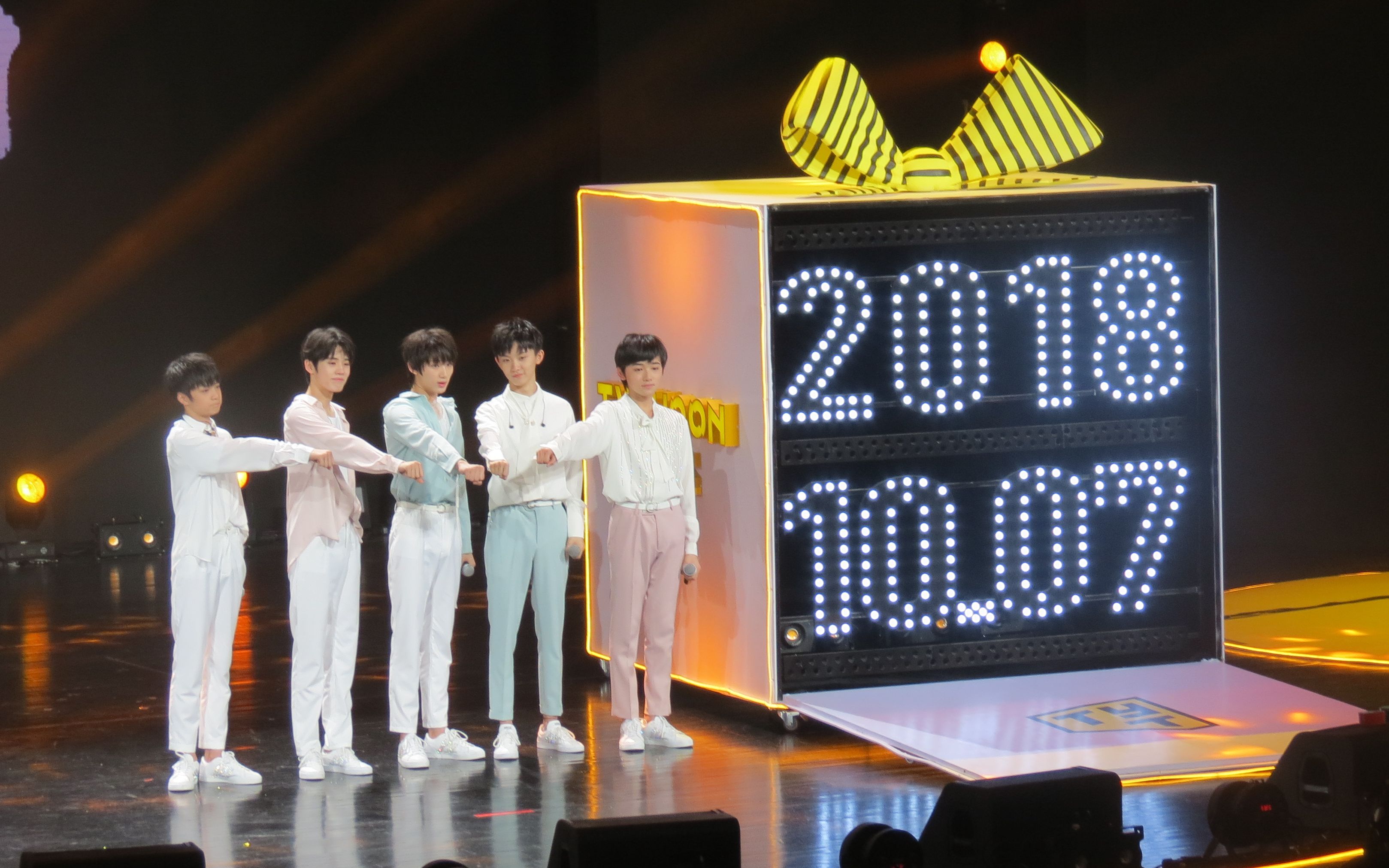 台风少年团首唱会--《像我一样》_哔哩哔哩 (゜-゜)つロ 干杯~-bili