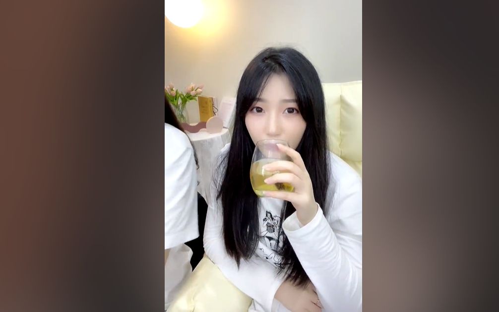 是挂件儿反水210416虎牙直播录屏晚上有弹幕