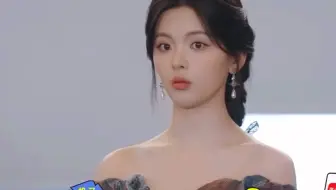 被盲盒里杨超越的脸硬控！！！难怪这么多艺人说杨超越长得好看！
