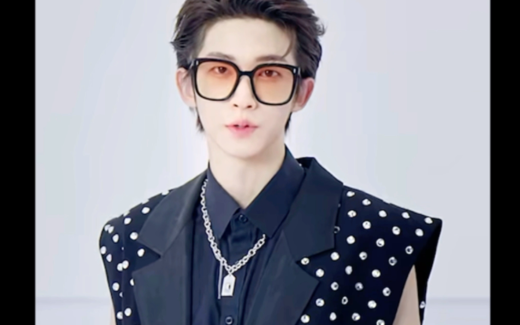 活动作品酷boy带你看大秀into1刘宇吐字台词还是挺好啊不看字幕也听得