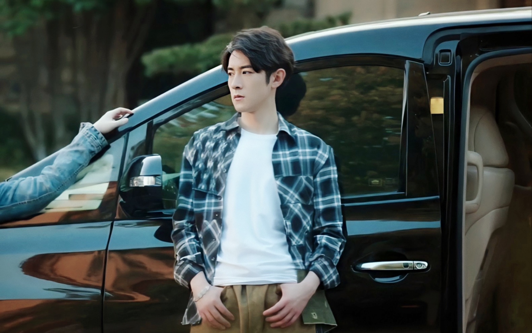 季肖冰蓬莱间〗震惊!天兵杨戬居然在凡间干这种事!