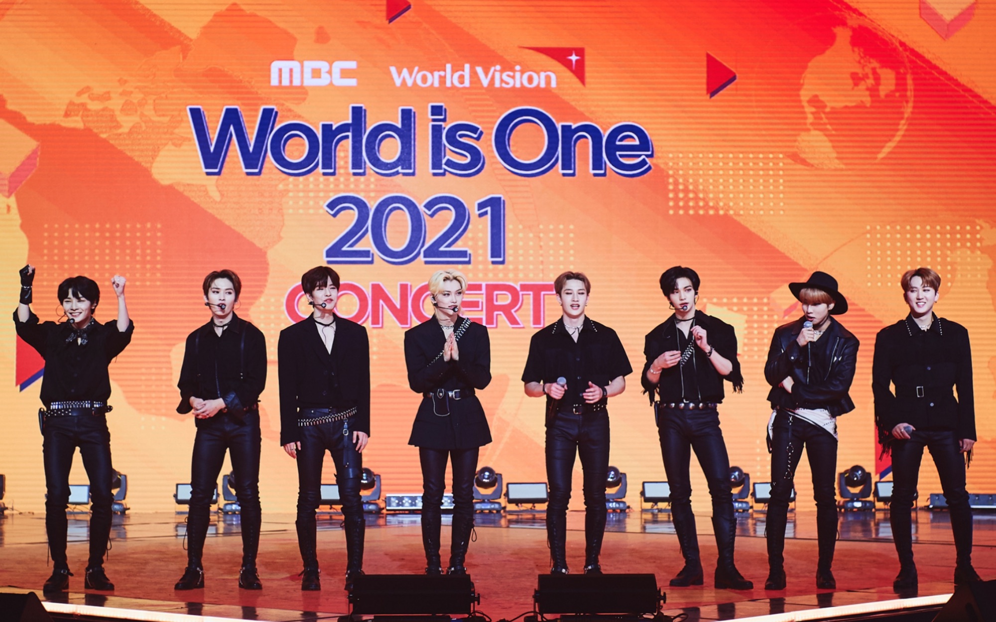 [图]【Stray Kids】211030 | WORLD IS ONE 2021 CONCERT(Thunderous+DOMINO)