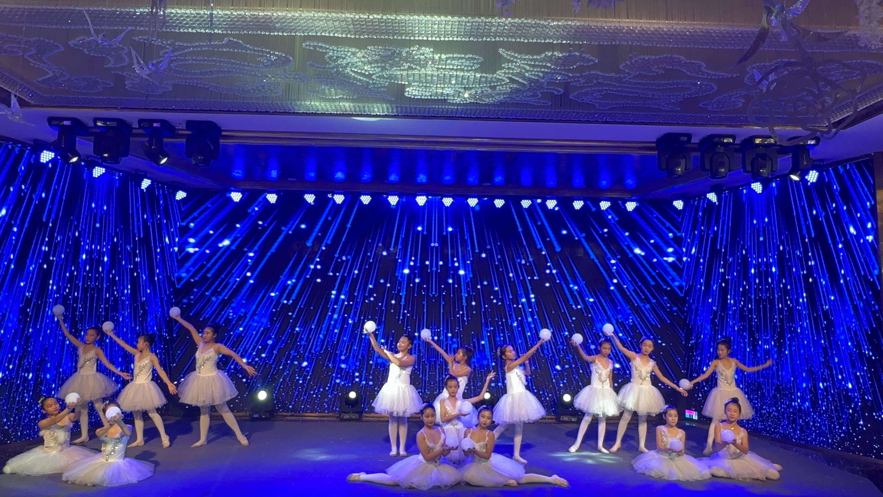 蓓之蕾少儿春晚 - 舞蹈《追光者》