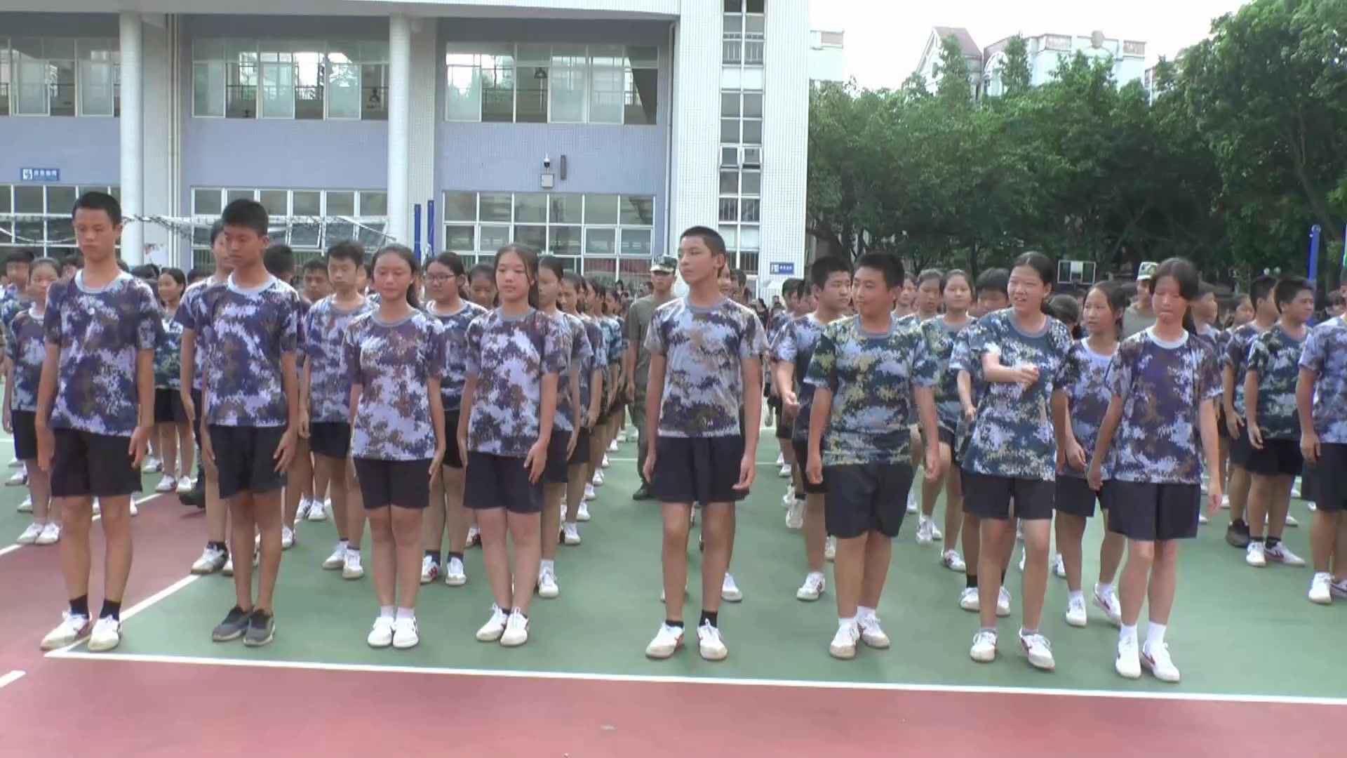 活动作品洛溪新城中学2019初一新生军训结营仪式