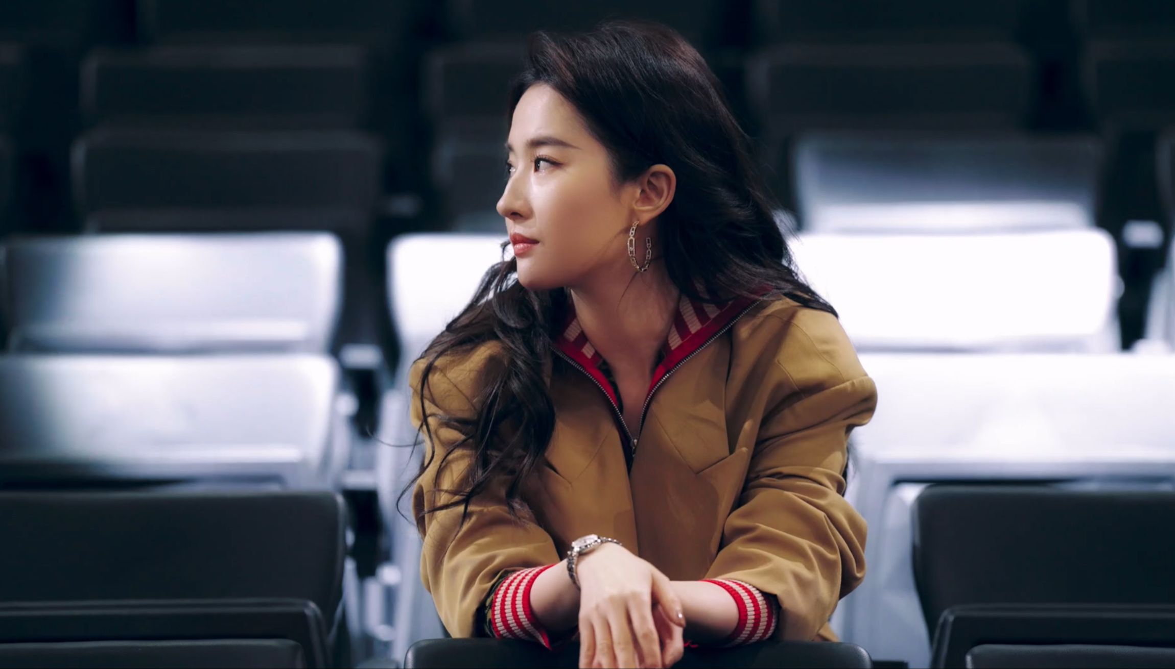 刘亦菲闪耀nba球场