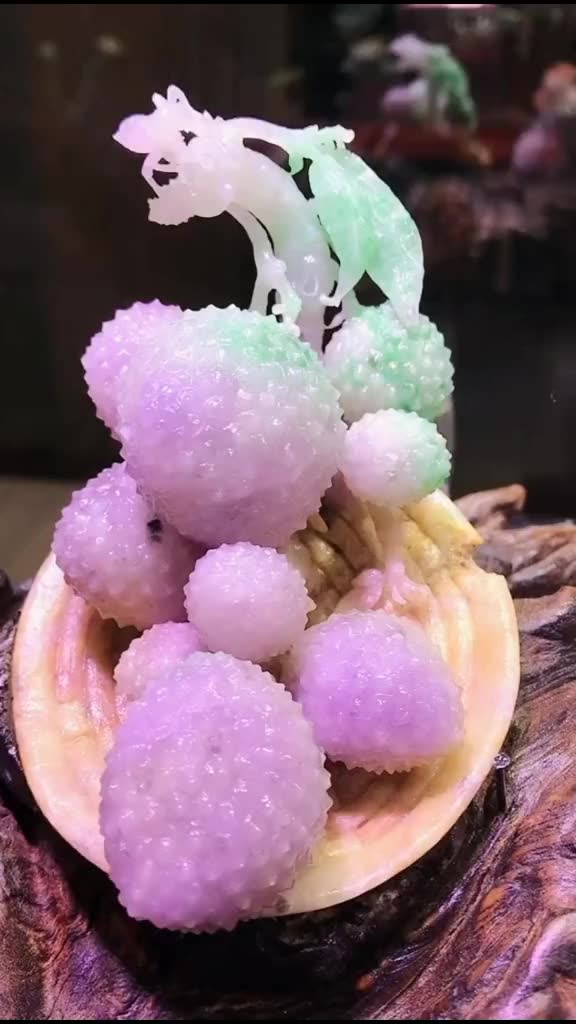 现在是吃荔枝的季节,怎么说,翡翠玉雕设计!