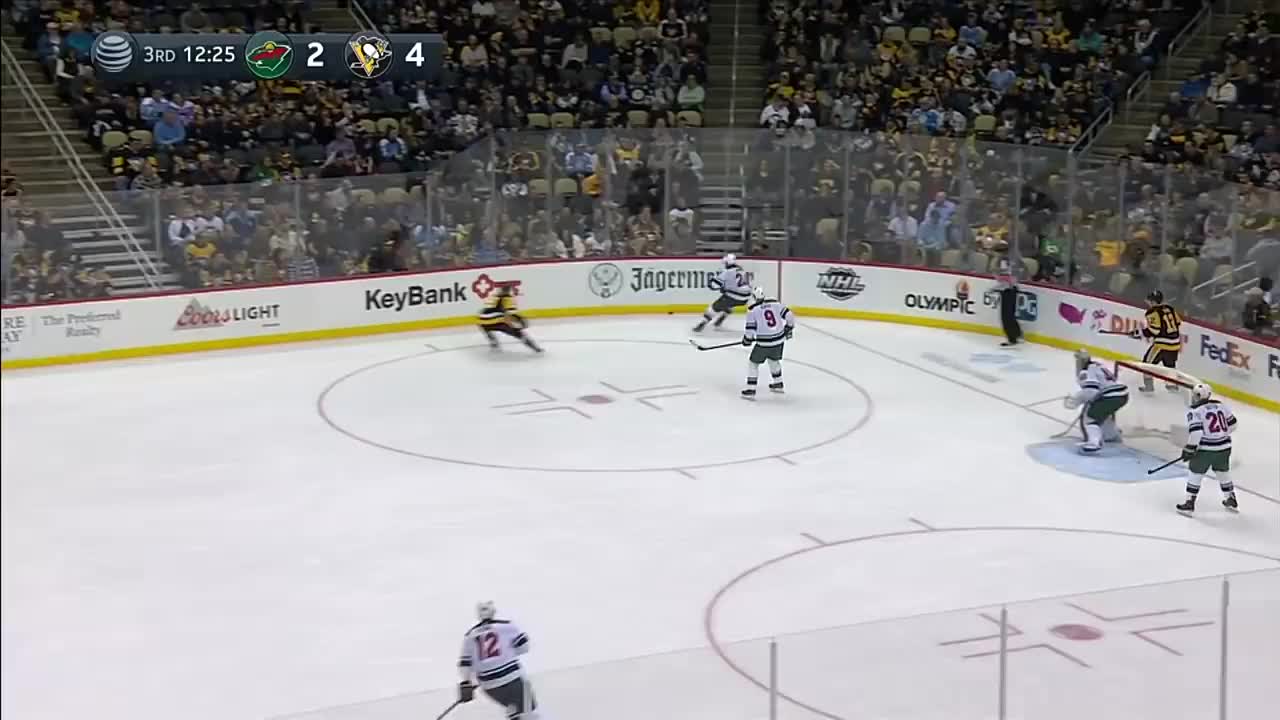 [图]Sidney Crosby Scores On Dubnyk In Return To Action After Missing 28 Games