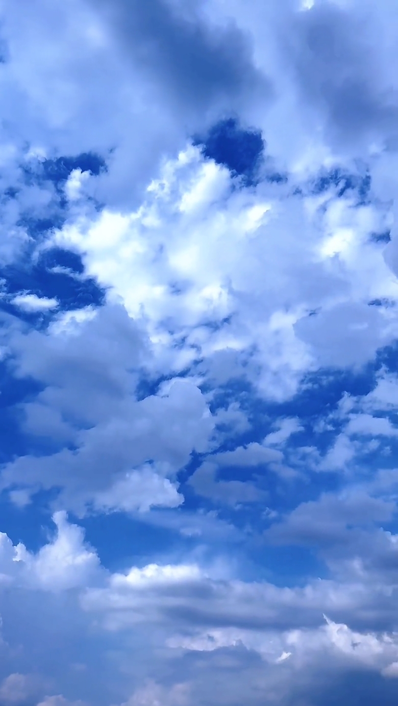 "我来人间贩卖蓝天白云,只为收集美好来见你"#想看看你拍的天空 #蓝天