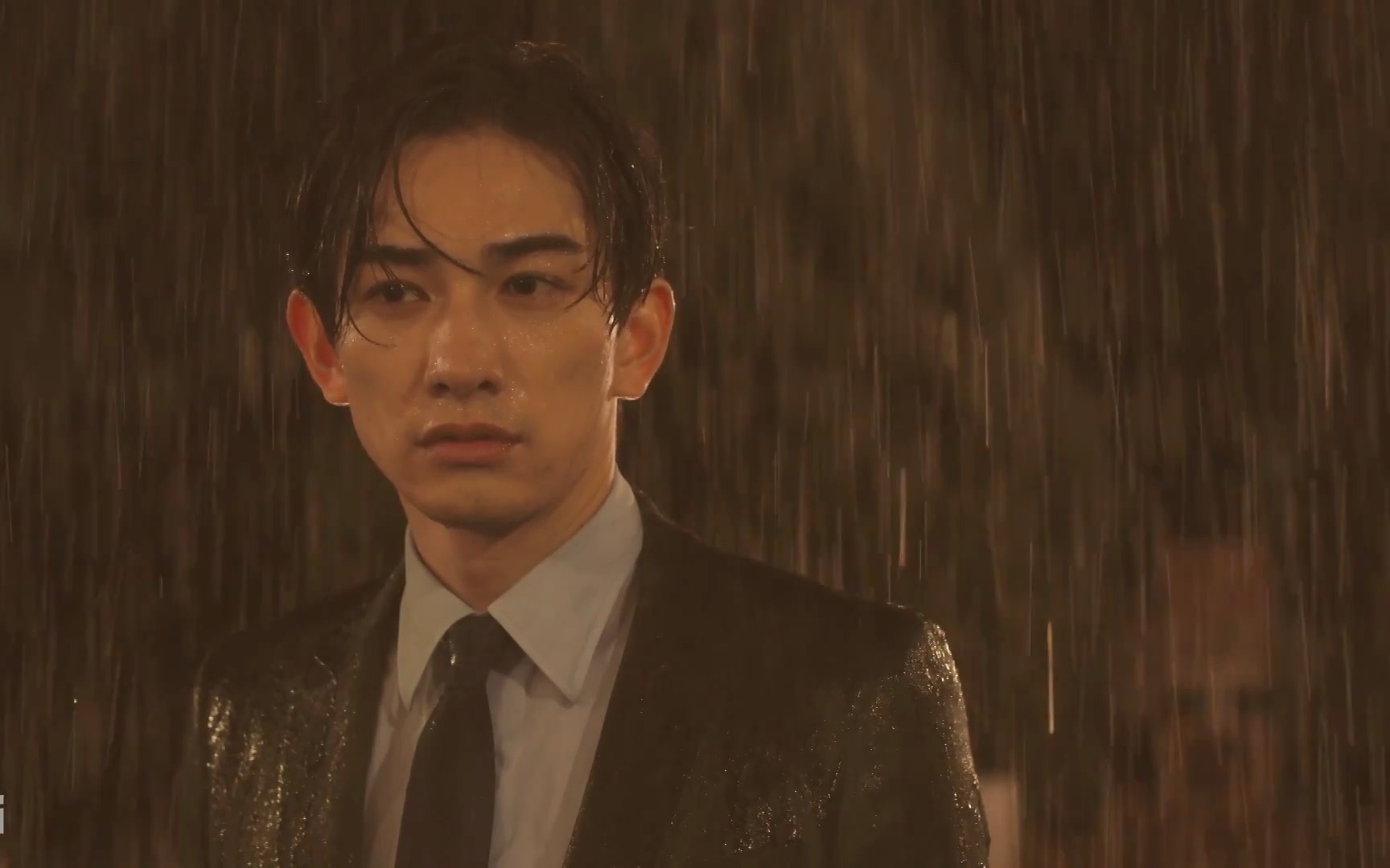 町田启太西荻洼三星洋酒堂第5话片尾淋雨cut
