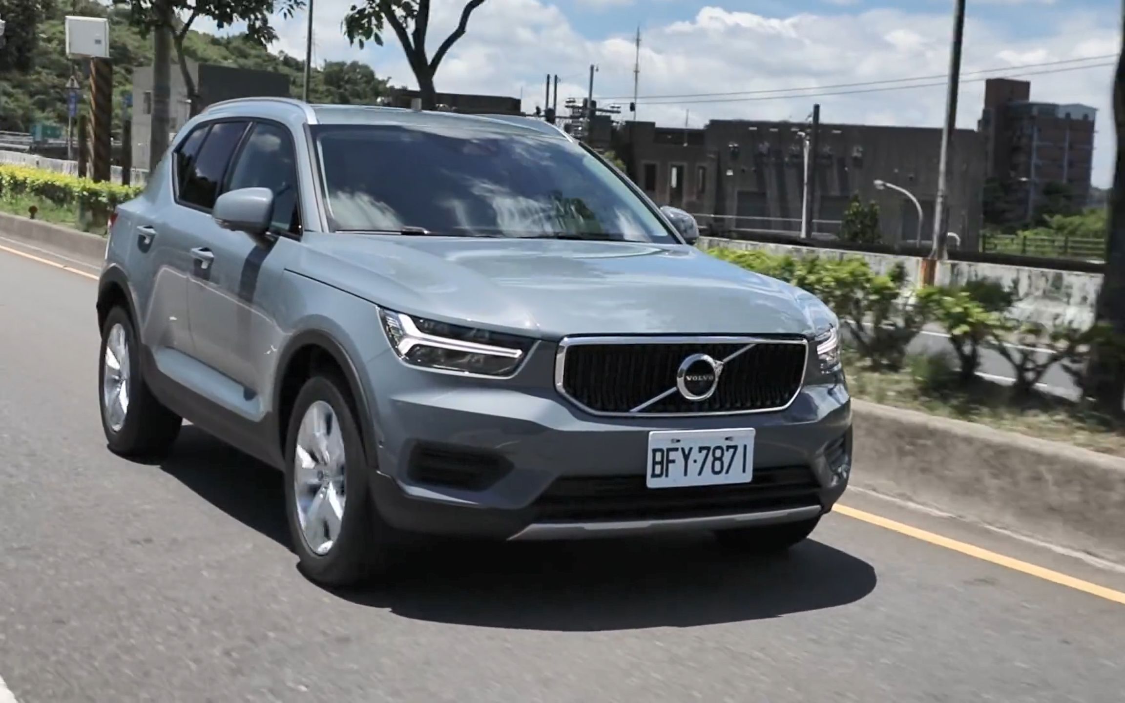 迎来新动力北欧入门cuvvolvoxc40t3momentumgo车志试驾