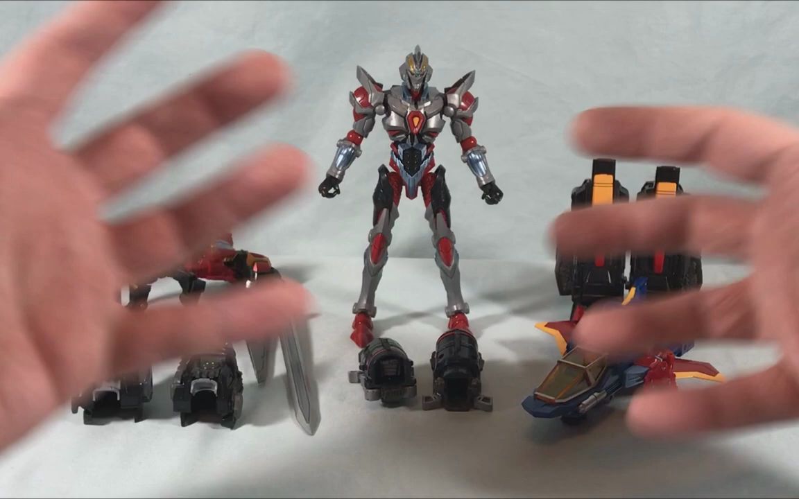 [图][YT轉載] Diaclone Gridman Universe 01 Battles Gridman Review