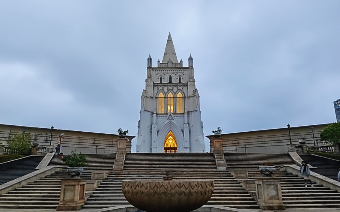 在长沙,偶遇夜幕下的神秘古堡.