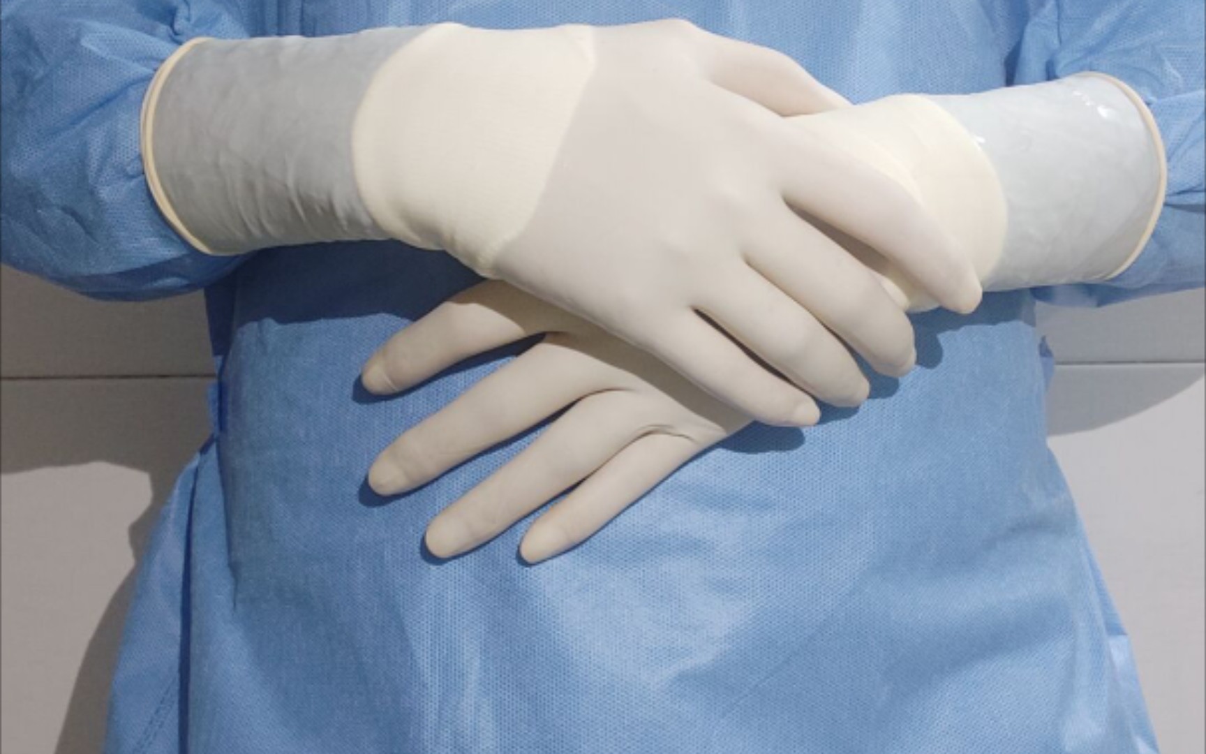 【竖屏】仰视角度 佩戴纯白色外科手套