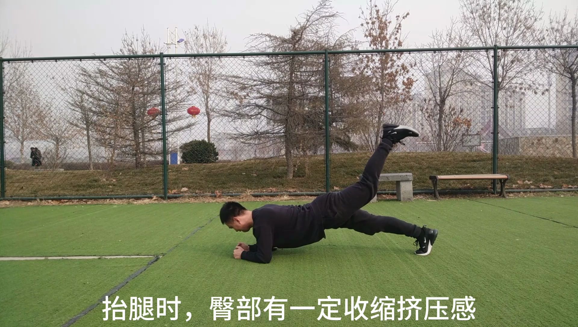 hiit间歇训练动作之平板支撑交替抬腿让你的核心肌群更有力量