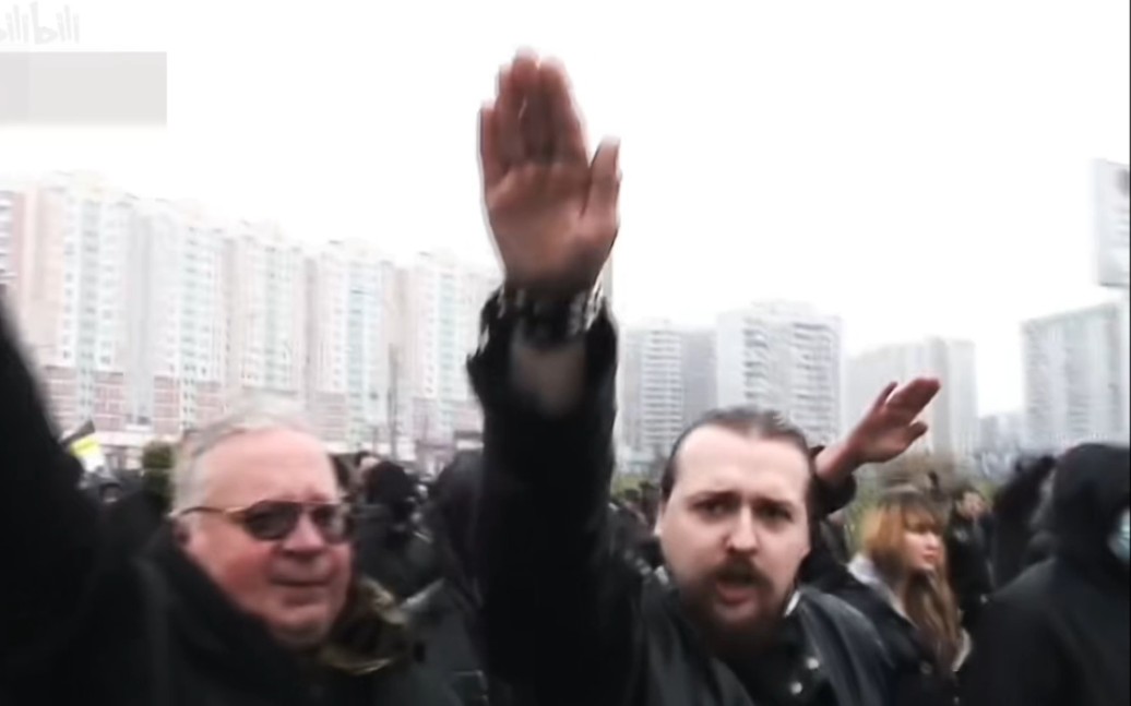 大批俄罗斯纳粹宣称消灭一切有色的异族.警惕纳粹的死灰复燃!