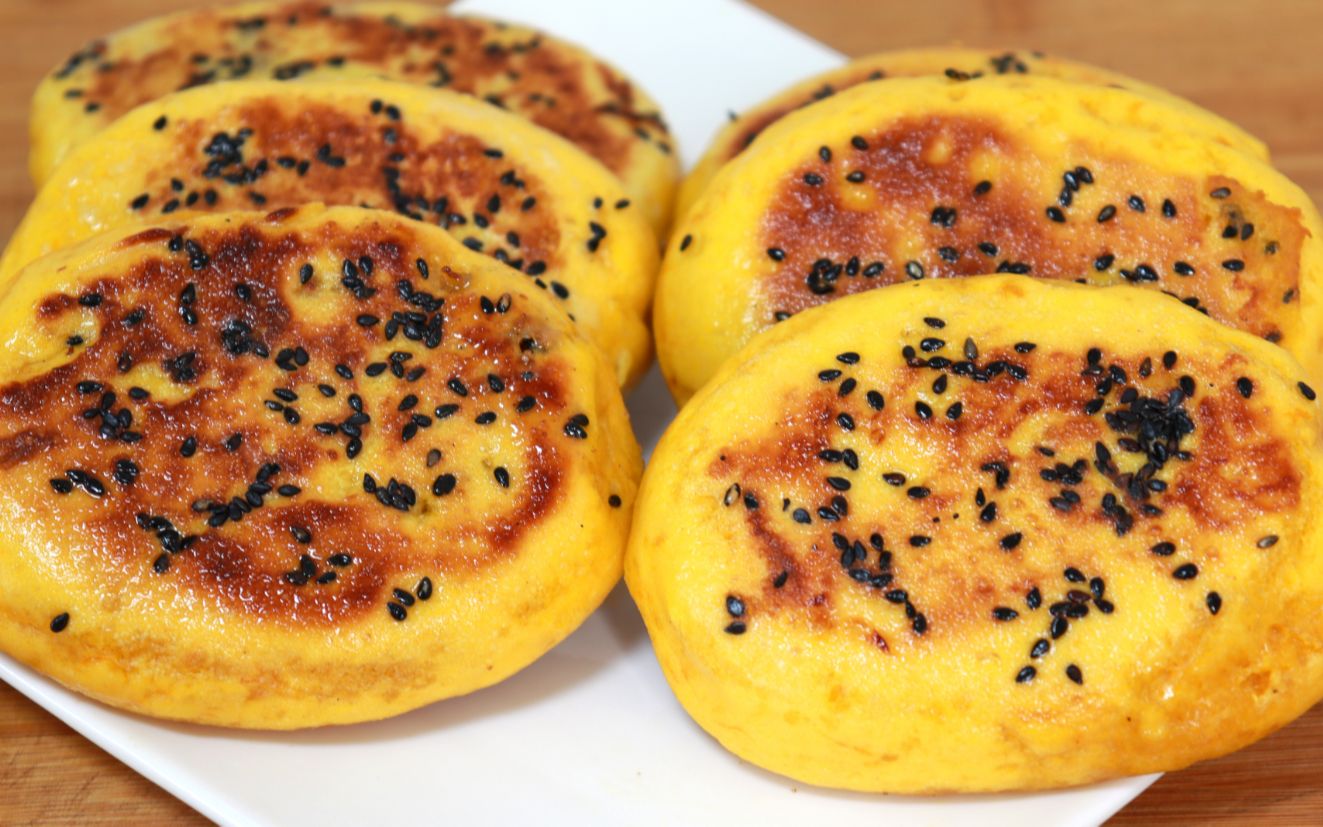 南瓜不要熬粥了,教你做"南瓜发面饼",香甜松软,比面包还好吃