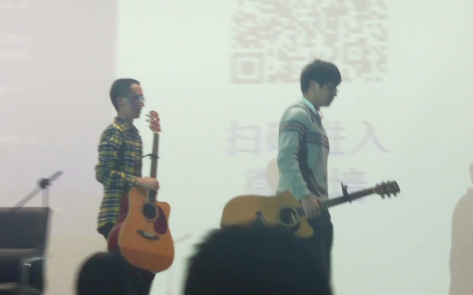 【内容引起强烈舒适】学院中秋晚会上合奏指弹曲目《飘云》哔哩哔哩bilibili