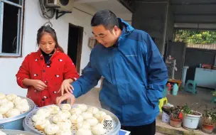 Descargar video: 桃子姐请小熊熊来做包子，大头菜猪肉馅，咸香美味，包立春吃爽了