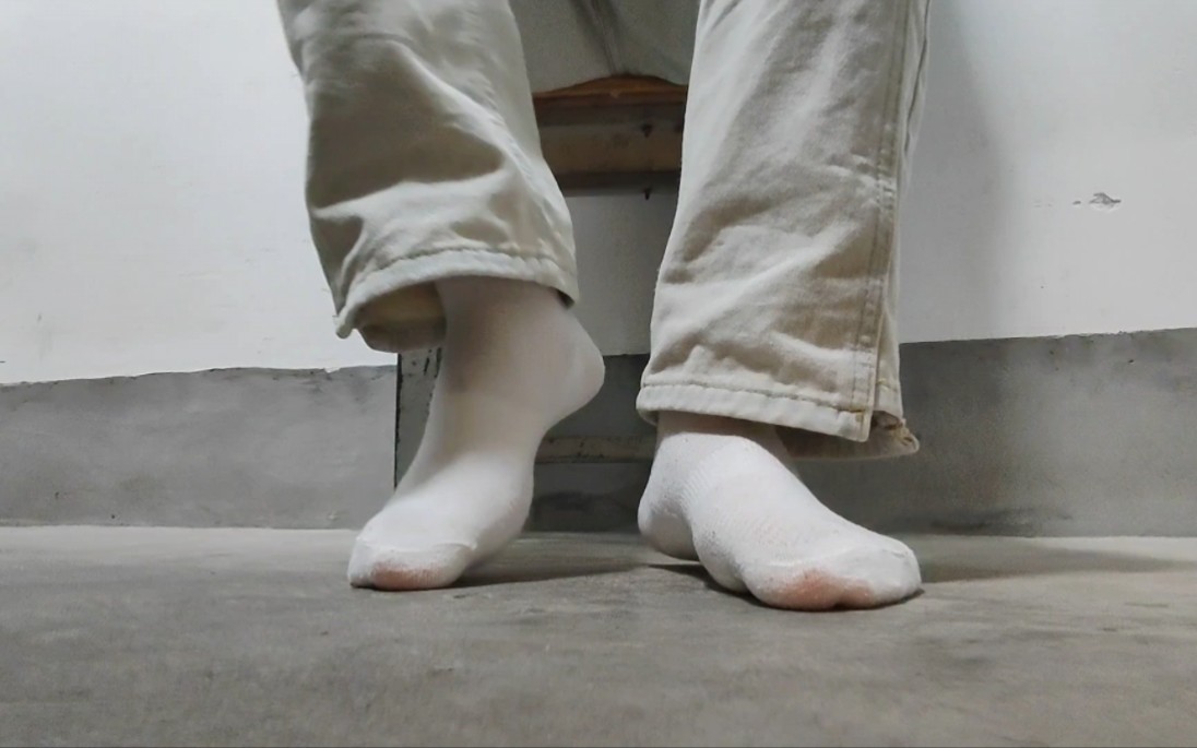 皮鞋白袜,很怪.再看一次!