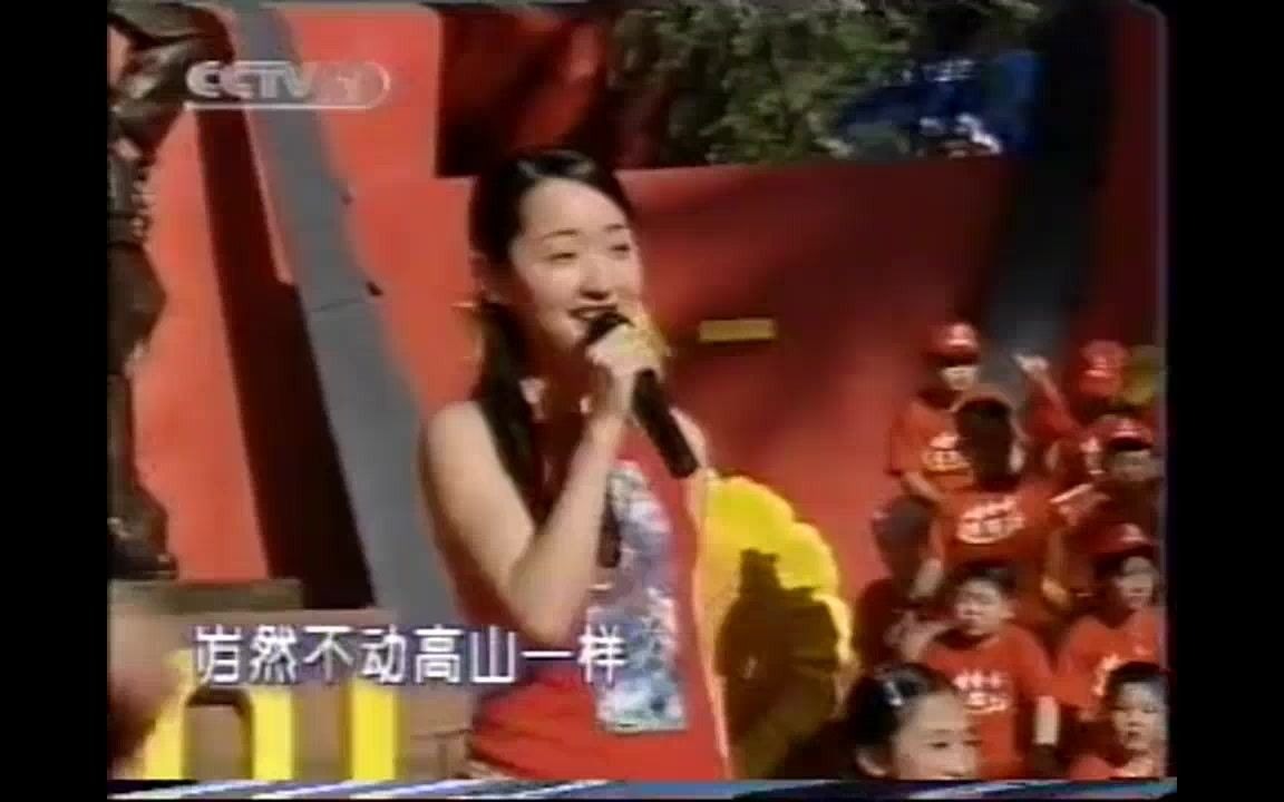 [图]杨钰莹《轻轻地走近你》（CCTV1现场版 ）