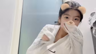 可爱学生整活 来杯好茶摇一摇