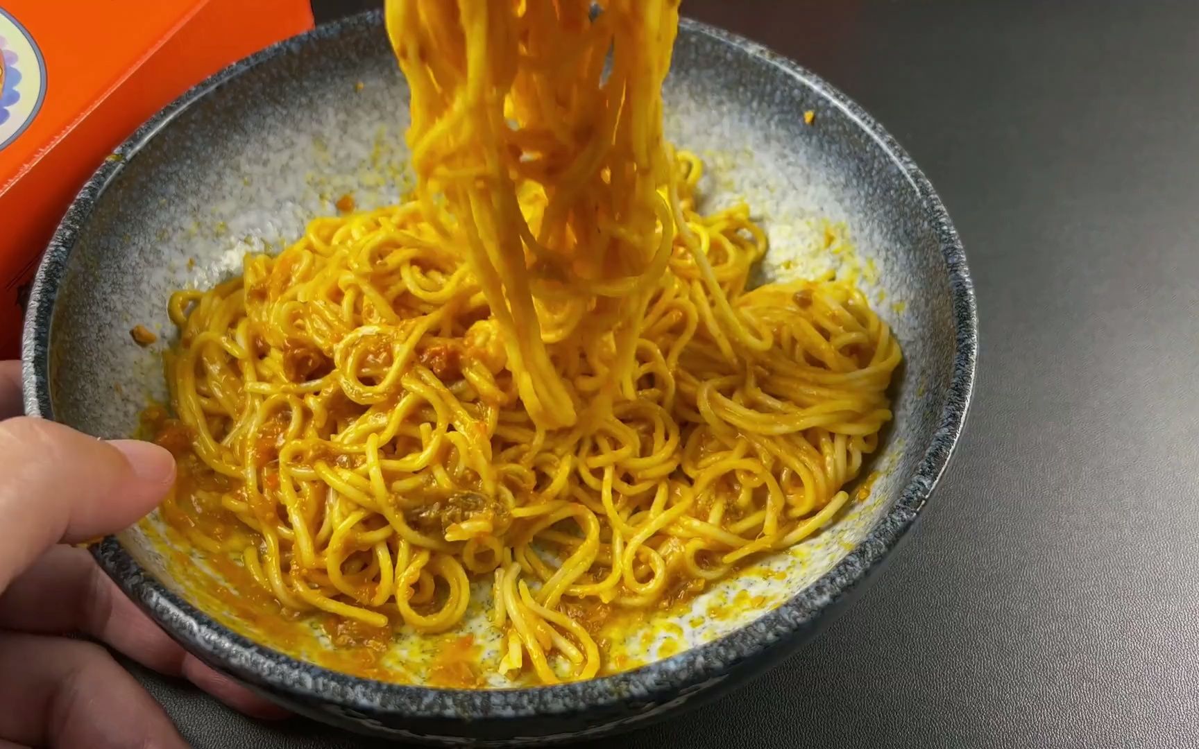 白象新出的25元蟹黄拌面真的好吃吗?