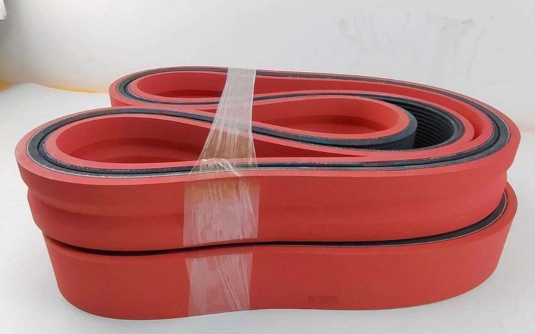 厂家可按需定制底面多沟的电缆牵引机履带 耐磨橡胶多锲带 牵引机皮带