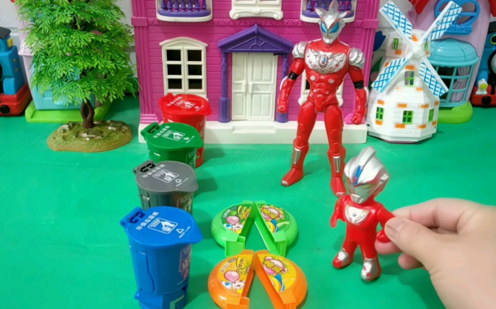 怪兽偷吃小奥特曼的泡泡糖