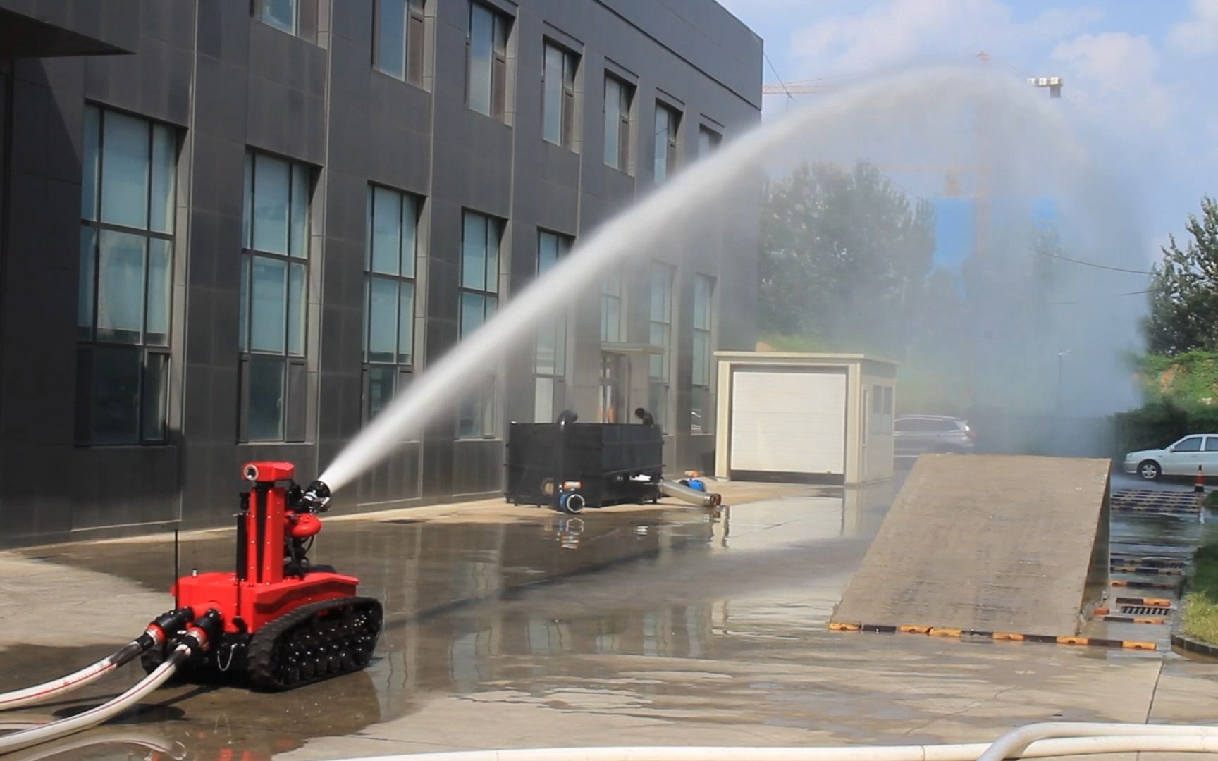 消防灭火机器人水炮性能展示