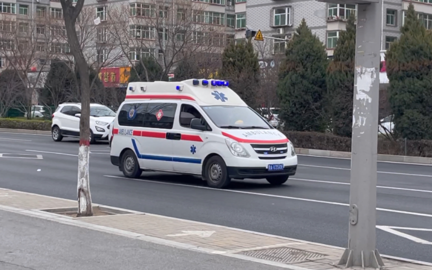 firstresponders太原市现代救护车使用警笛进行code2high响应