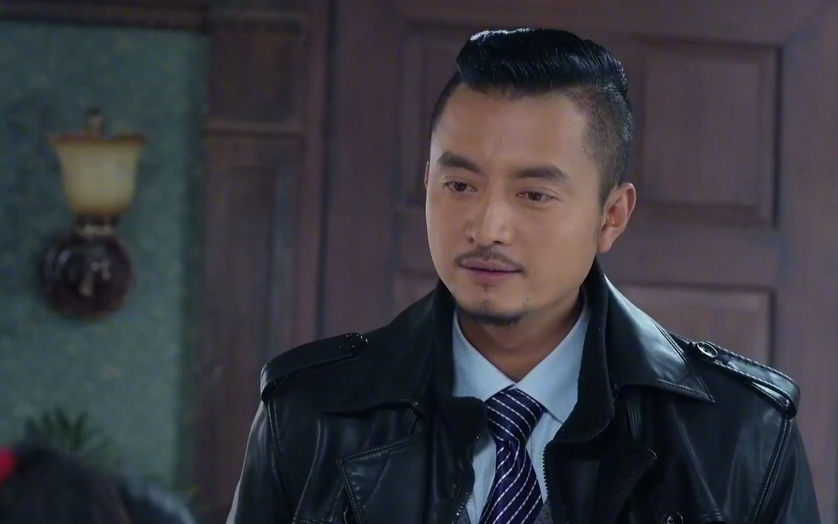 杀出黎明:徐查理走出法庭,怎料小孩喊他爸爸,隔天上报纸头条