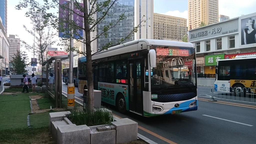 沈阳公交207路中华路南京街出站