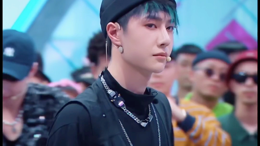 撕漫男王一博赤井秀一